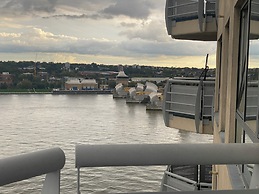 Cosy 2 Bedroom Royal Docks Apartment