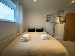 Cosy 2 Bedroom Royal Docks Apartment