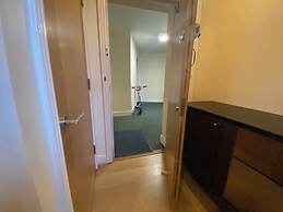 Cosy 2 Bedroom Royal Docks Apartment