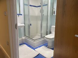 Cosy 2 Bedroom Royal Docks Apartment