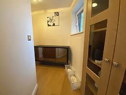 Cosy 2 Bedroom Royal Docks Apartment