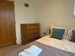 Cosy 2 Bedroom Royal Docks Apartment