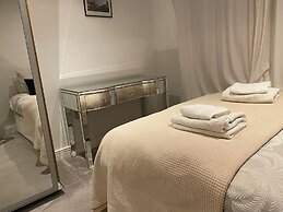 Cosy 2 Bedroom Royal Docks Apartment