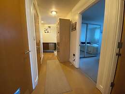 Cosy 2 Bedroom Royal Docks Apartment