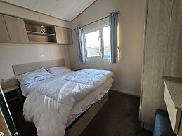 2 Bed Caravan Leanne Centeal Heated