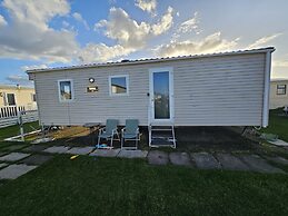 2 Bed Caravan Leanne Centeal Heated