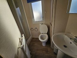 2 Bed Caravan Leanne Centeal Heated