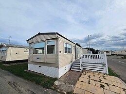 2 bed Huge Balcony Retreat in Rhyl