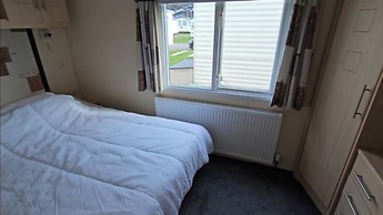 2 bed Huge Balcony Retreat in Rhyl
