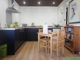 Tranquil Lodge Retreat in Penegoes