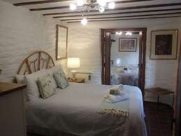 Welsh Countryside Retreat - Felin Crewi Cottages