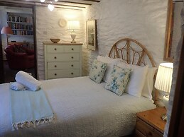 Welsh Countryside Retreat - Felin Crewi Cottages