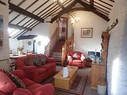 Welsh Countryside Retreat - Felin Crewi Cottages