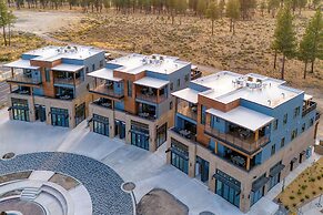 The Aerie Suites by AvantStay – Modern Comfort with Mountain Views