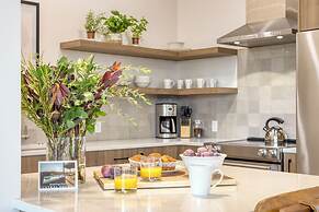 The Aerie Suites by AvantStay – Modern Comfort with Mountain Views