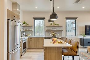 The Aerie Suites by AvantStay – Modern Comfort with Mountain Views