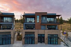 The Aerie Suites by AvantStay – Modern Comfort with Mountain Views