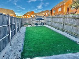 Luxurious Wolverhampton Retreat With 4 Bedrooms