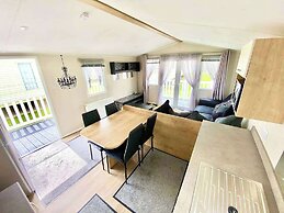 Luxury Chichester Caravan Seaside Retreat