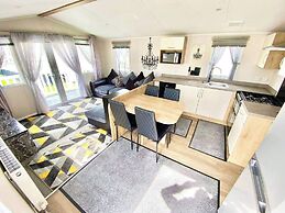 Luxury Chichester Caravan Seaside Retreat