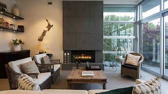 Supreme Lakefront Luxury Villa