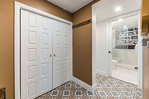 Elegant 1 Bedroom Suite