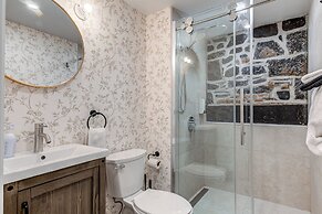 Elegant 1 Bedroom Suite