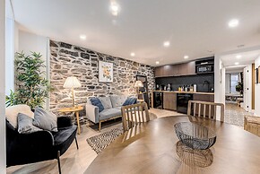 Elegant 1 Bedroom Suite