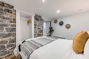 Elegant 1 Bedroom Suite