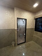 Hotel Newyork by Stayzy Rooms