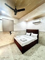 Hotel Newyork by Stayzy Rooms