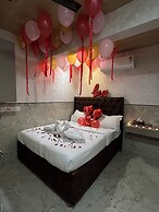 Hotel Newyork by Stayzy Rooms