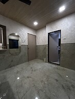 Hotel Newyork by Stayzy Rooms