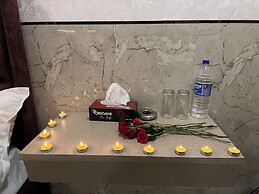 Hotel Newyork by Stayzy Rooms