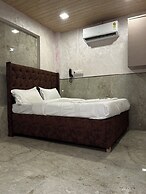 Hotel Newyork by Stayzy Rooms