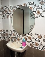 Hotel Newyork by Stayzy Rooms