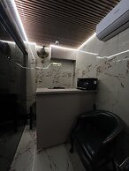 Hotel Newyork by Stayzy Rooms