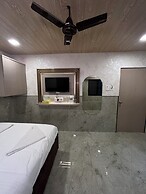 Hotel Newyork by Stayzy Rooms