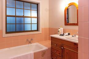 Furche Barossa Vineyard & Fireplace