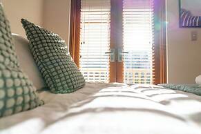 Cozy Home with fireplace 5mins to beach