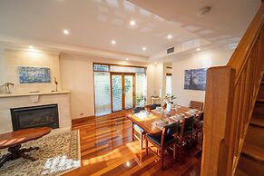 Cozy Home with fireplace 5mins to beach