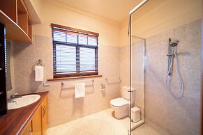 Cozy Home with fireplace 5mins to beach