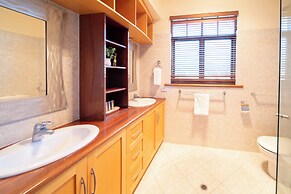 Cozy Home with fireplace 5mins to beach