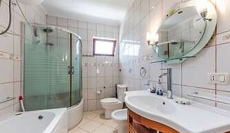 Authentic Lake View Apartment