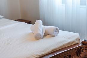 Authentic Lake View Apartment