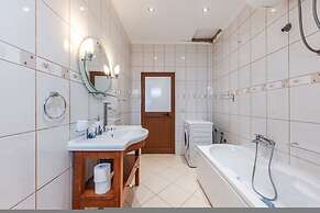 Authentic Lake View Apartment