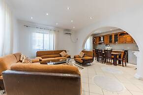 Authentic Lake View Apartment