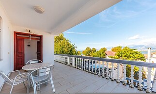 Authentic Lake View Apartment