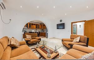 Authentic Lake View Apartment