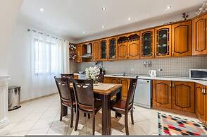 Authentic Lake View Apartment